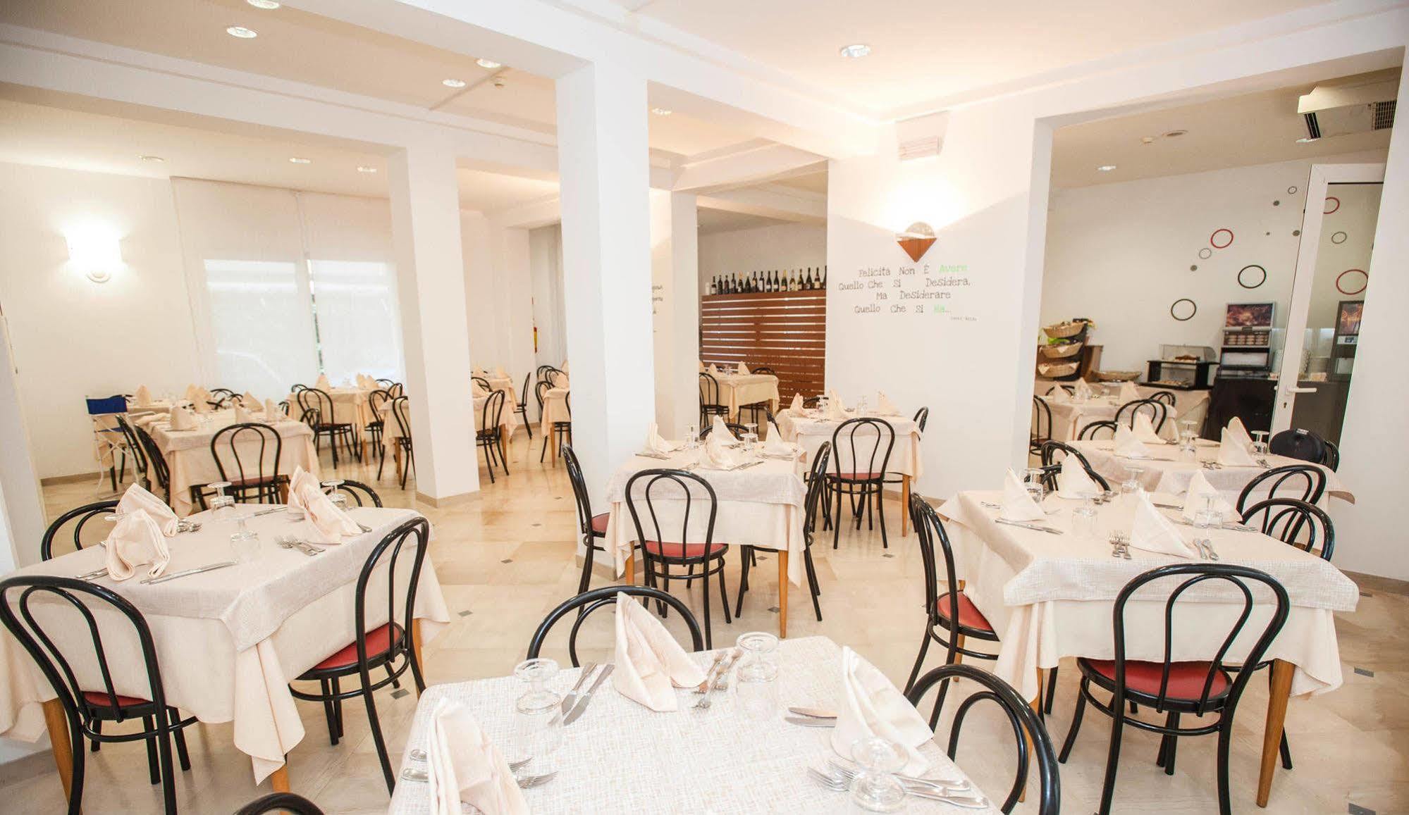 ריצ'יונה Hotel Massimo מראה חיצוני תמונה